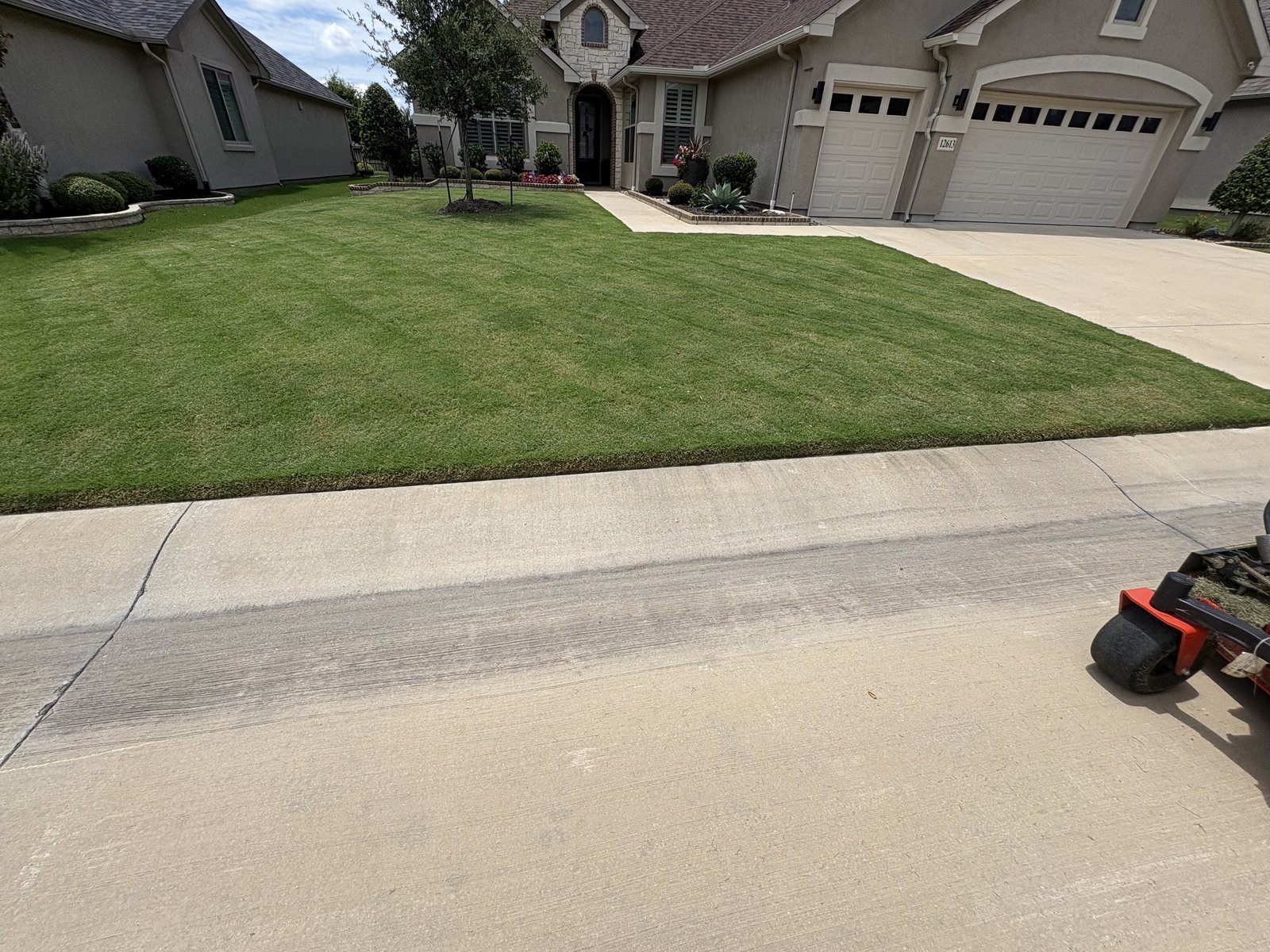 Clean mowed lawn in Denton TX